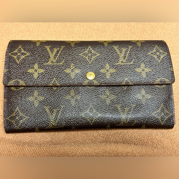 COPY - LV Sarah wallet authentic - Picture 1 of 16